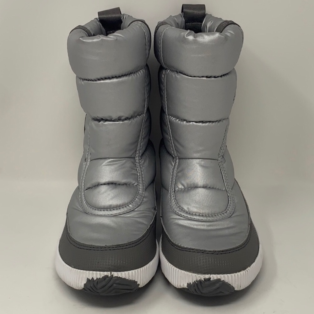 Sorel Out N About puffer boots size 7.5